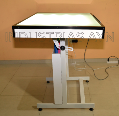 Mesa de Dibujo Técnico con Tableros de Luz Mixta (Luz Verde y Luz Blanca)