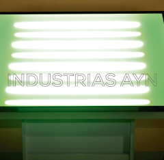 Mesa de Dibujo Técnico con Tableros de Luz Mixta (Luz Verde y Luz Blanca)
