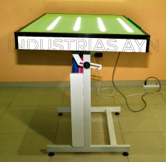 Mesa de Dibujo Técnico con Tableros de Luz Mixta (Luz Verde y Luz Blanca)