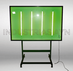 Mesa de Dibujo Técnico con Tablero de Luz Verde y Vidrio Transparente