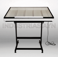 Mesa de Dibujo Técnico con Tablero de Luz Verde y Vidrio Transparente