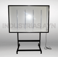 Mesa de Dibujo Técnico con Tablero de Luz Verde y Vidrio Transparente